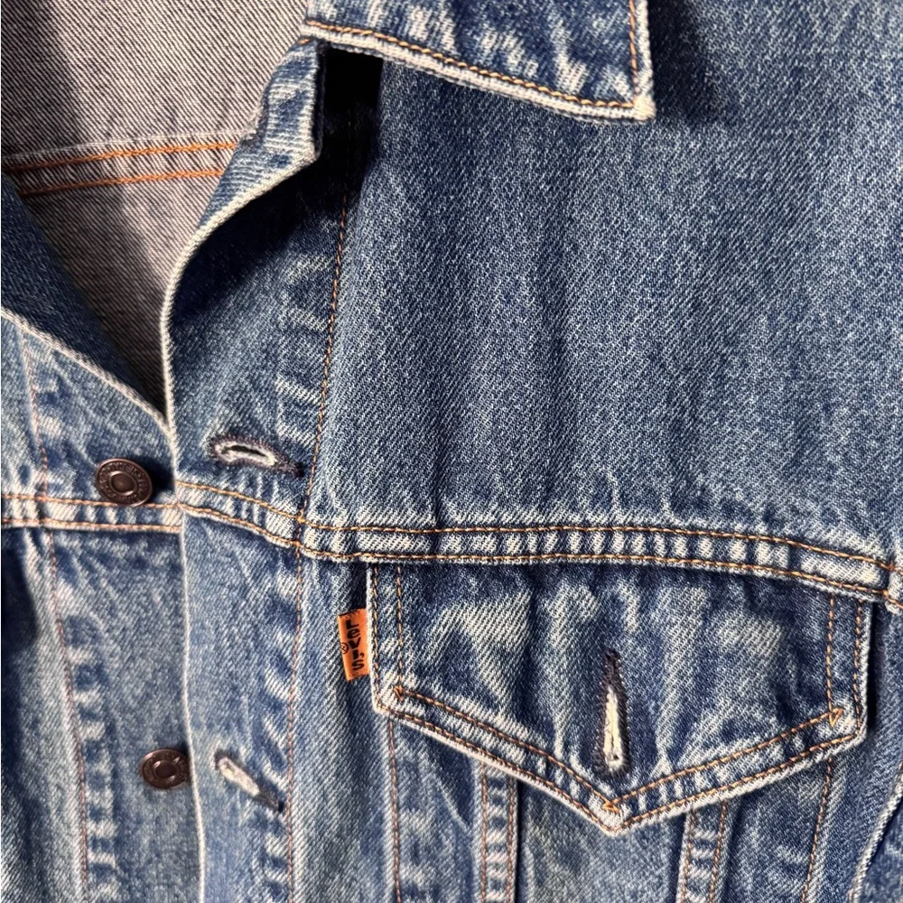 Levi's Classic Blue Denim Jacket - Picture 2 of 3